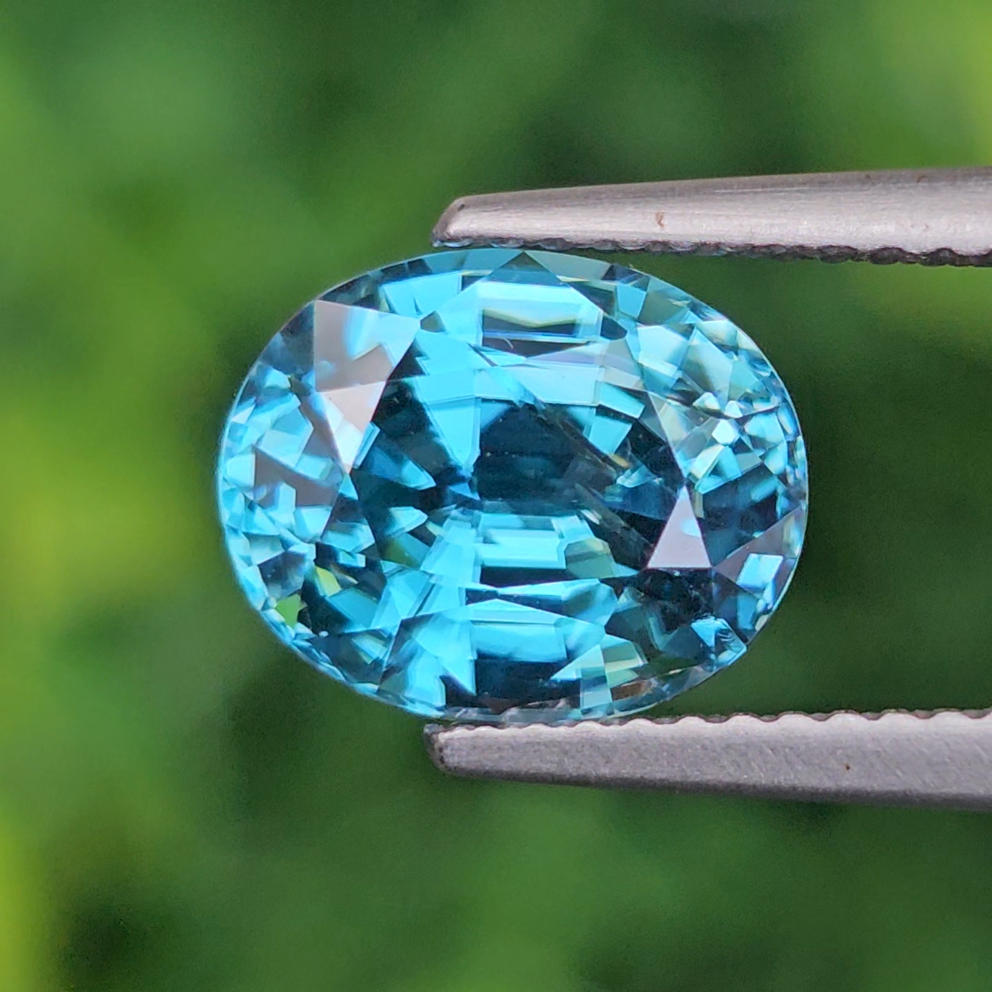 พลอย เพทาย (Zircon) 4.65 กะรัต (Cts.) พลอยแท้ อัญมณีมงคลประจําวันเกิด เครื่องประดับพลอย
