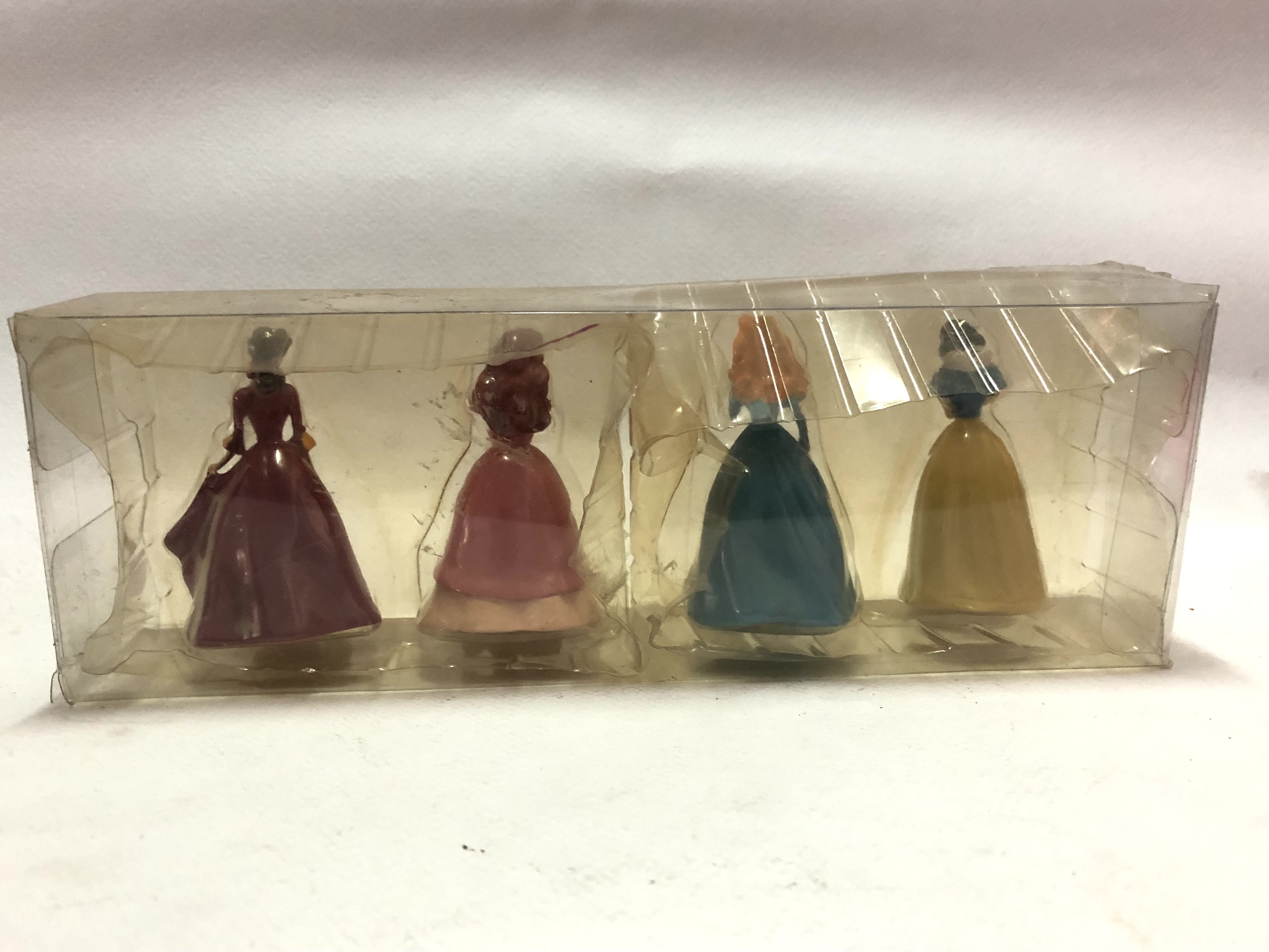 ของสะสมในแพคเจ้าหญิงดิสนีย์สี่ตัว: สโนว์ไวท์, ออโรร่า, แอเรี่ยล,แบลล์ ยางตัน ขนาดประมาณ 7.5 ซม.