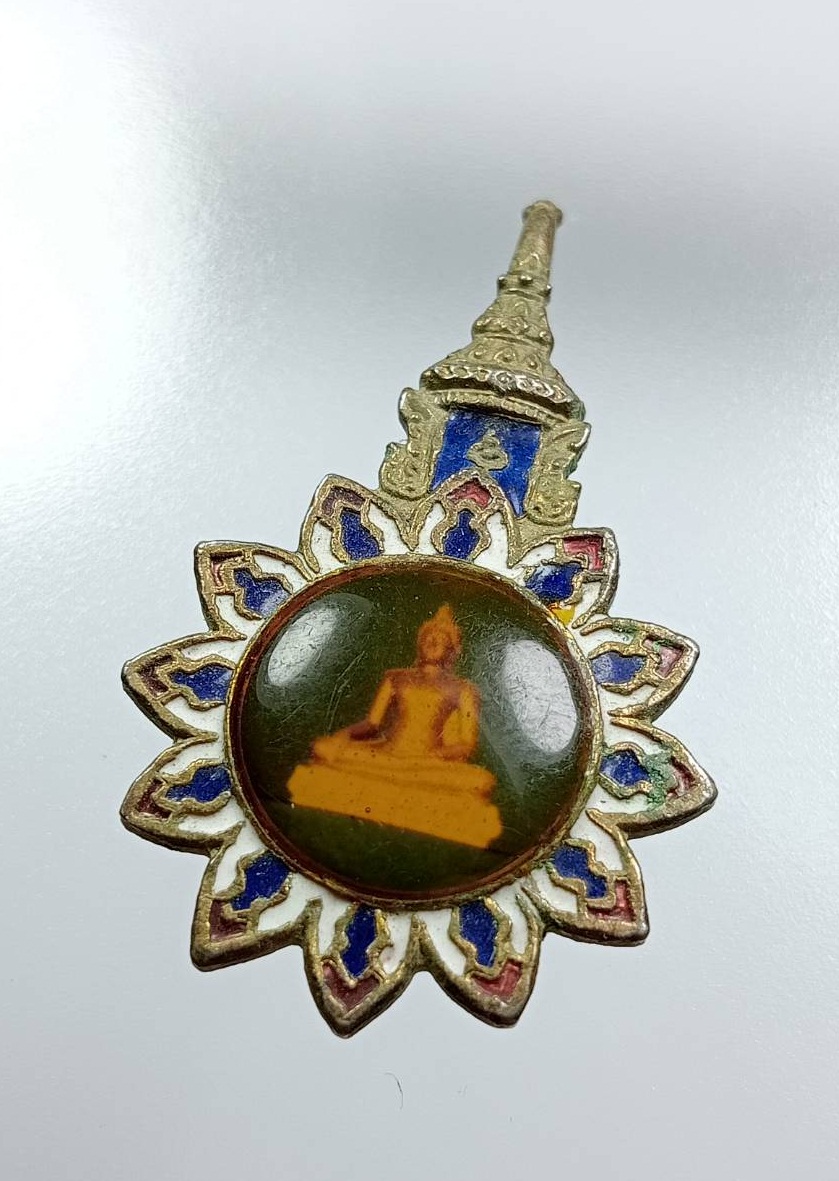 A7791 เข็มกลัดพระพุทธ หลังยันต์ห้า ไม่ทราบที่