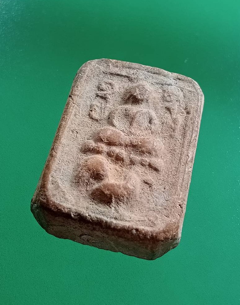 ผ3043 พระเนื้อดิน หลวงพ่อปาน วัดบางนมโค พิมพ์ทรงไก่