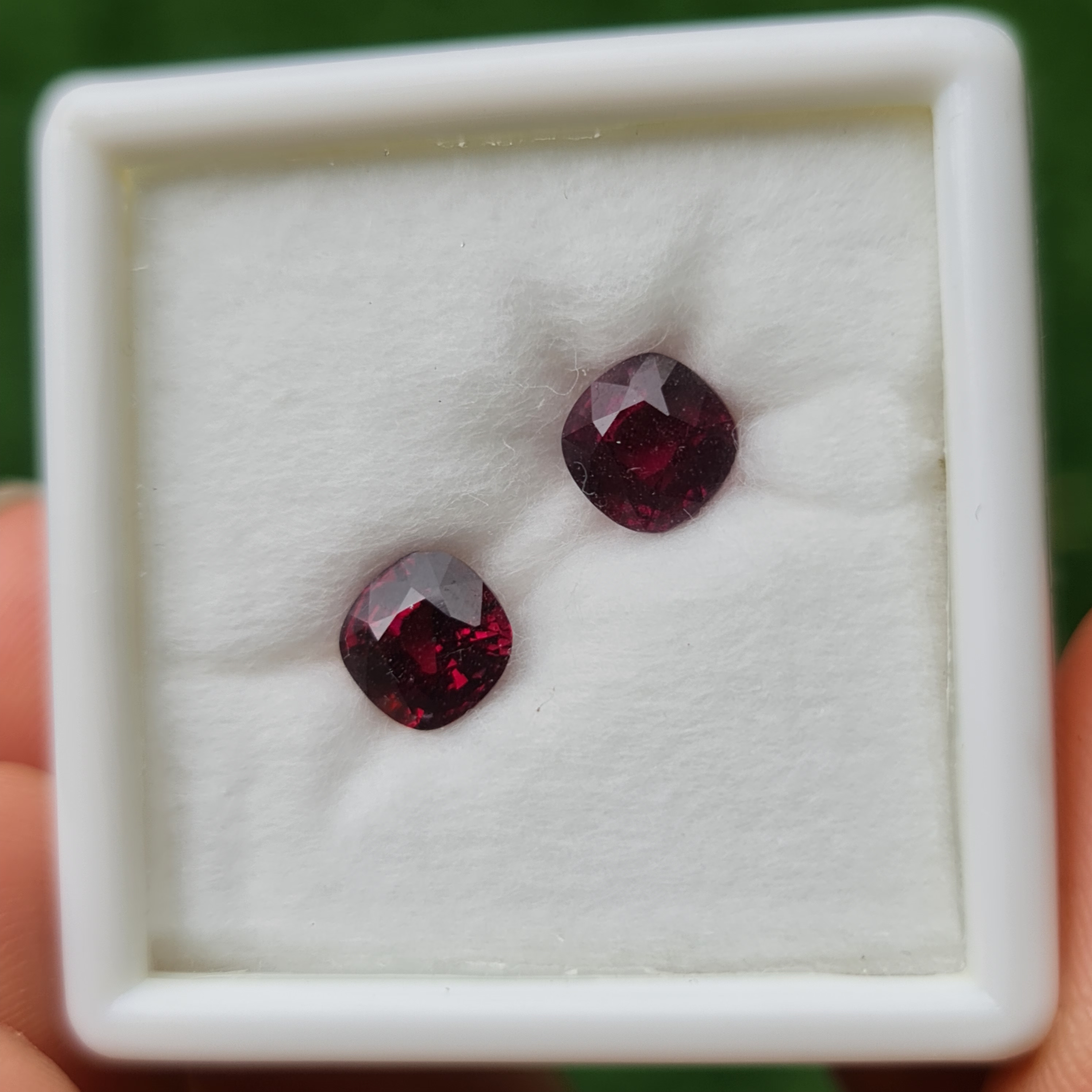 พลอย โรโดไลต์ การ์เน็ท Rhodolite Garnet 3.85 กะรัต (Cts.) พลอยแท้ อัญมณีมงคลประจําวันเกิด เครื่องประดับพลอย
