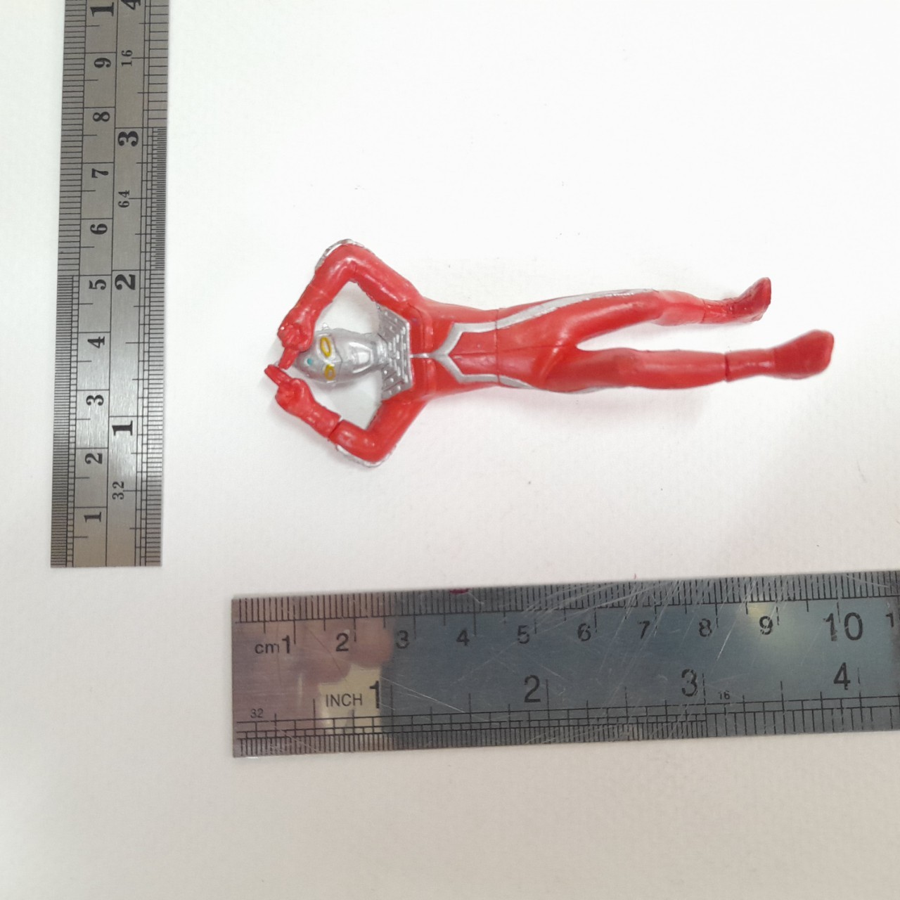 กาชาปอง อุลตร้าเซเว่น ท่าปล่อยลำแสง เอเมเรี่ยม ขนาดตามรูป มือสองของครบสภาพดี ไม่มีฐานน้ำแข็ง