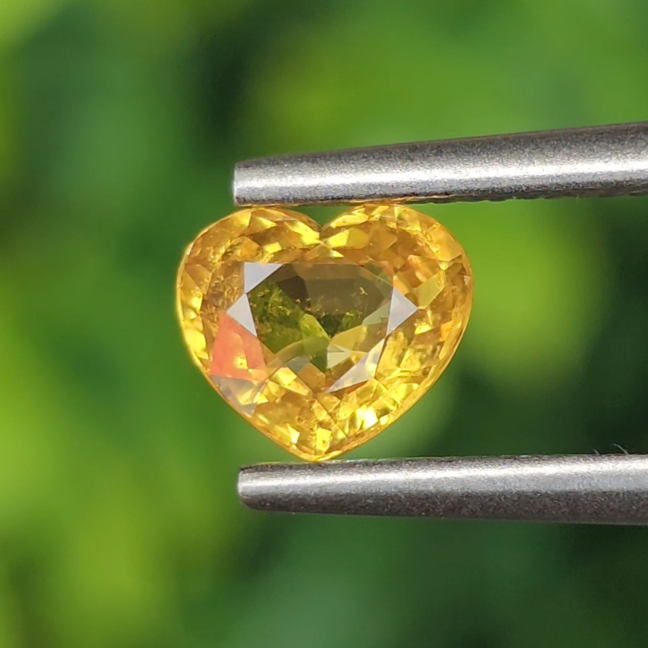 พลอย บุษราคัม yellow sapphire 0.85 กะรัต (Cts.) พลอยแท้ อัญมณีมงคลประจําวันเกิด เครื่องประดับพลอย