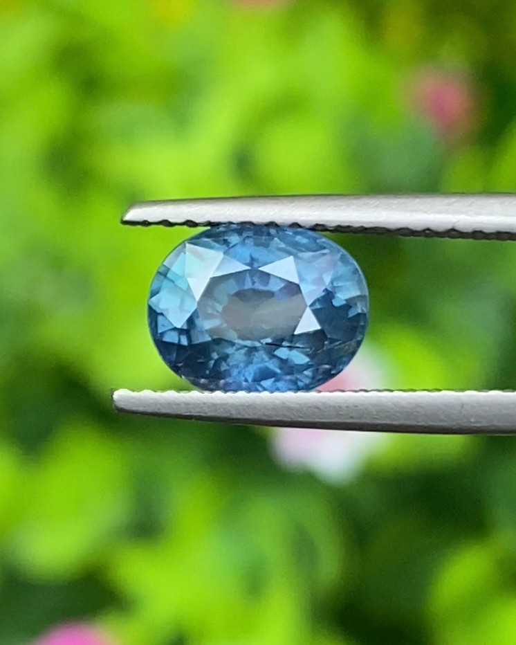 พลอย ไพลิน blue sapphire 2.09 กะรัต (Cts.) ดิบ (Unheated) พร้อมใบเซอร์ พลอยแท้ อัญมณีมงคลประจําวันเกิด เครื่องประดับพลอย