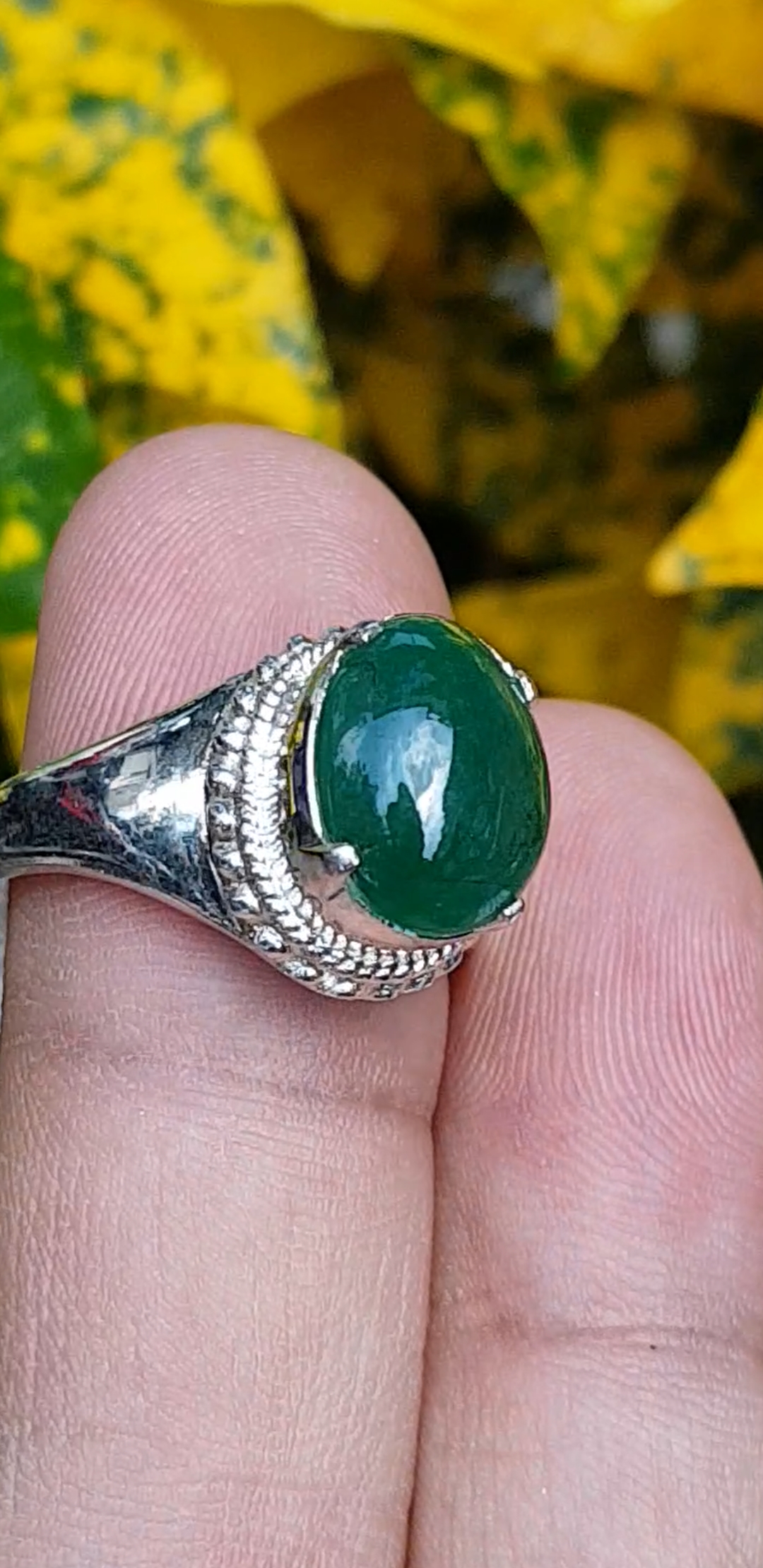 หยก พม่า แท้ Jade แหวนหยก 翡翠戒指 (Jadeite ring) 2.30 กะรัต (Cts.) (Size) 57 ดิบ ไม่ผ่านการปรับปรุง (Type A) พม่า (Myanmar)