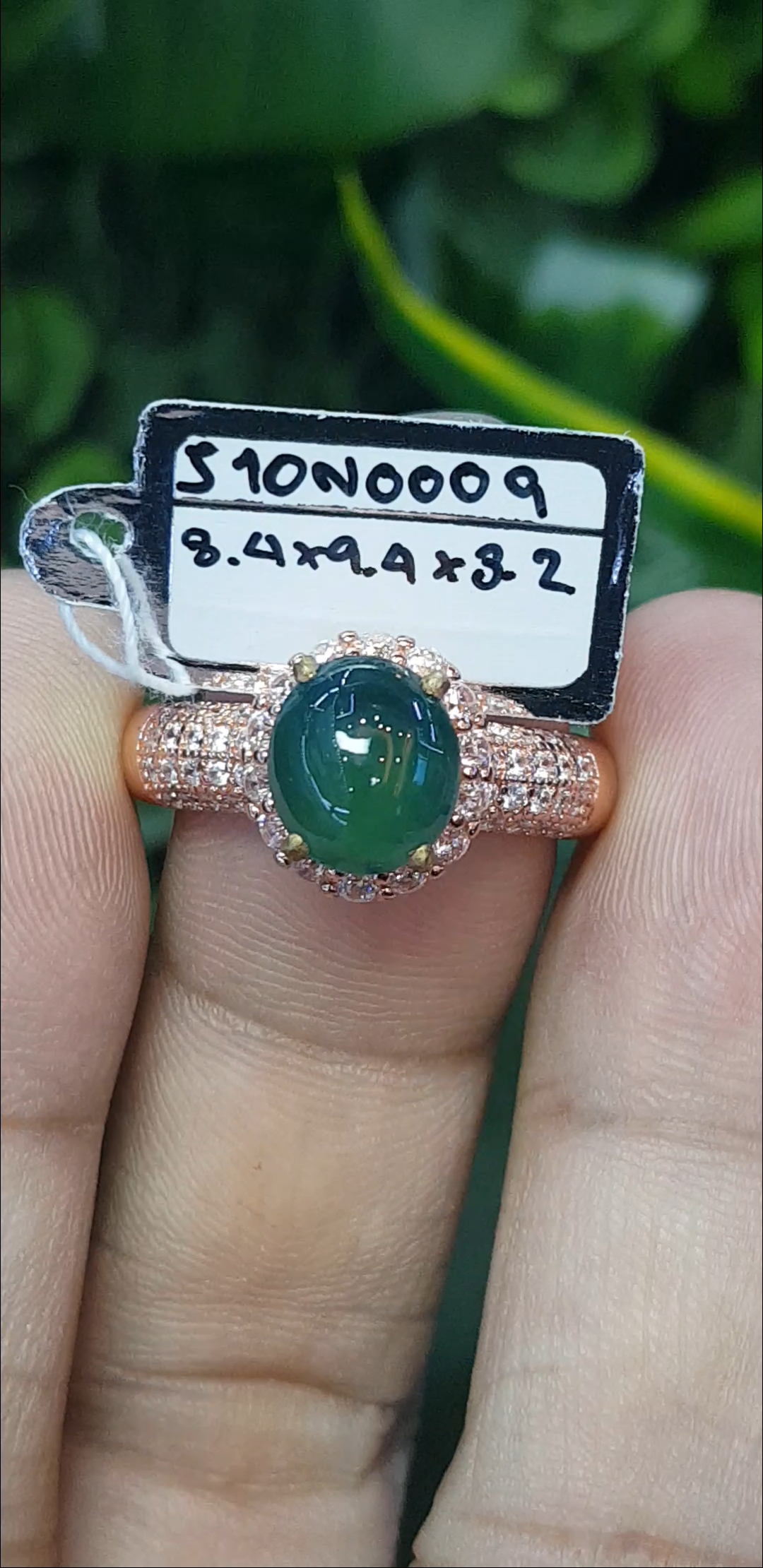 หยก พม่า แท้ Jade แหวนหยก (jadeite) 2.24 กะรัต (Cts.) ดิบ(Size) 58 ไม่ผ่านการปรับปรุง (Type A) พม่า (Myanmar)