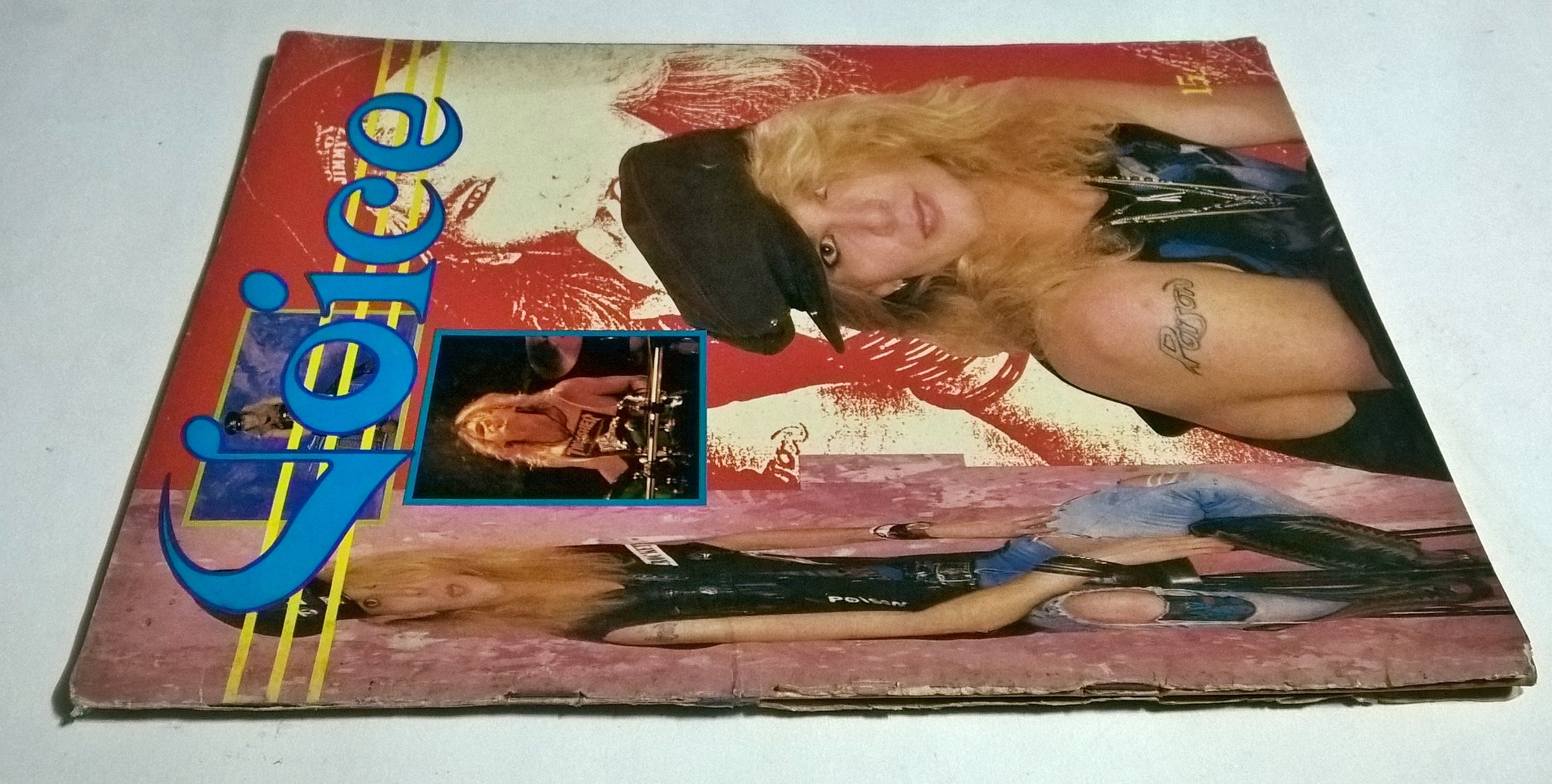 นิตยสารดนตรีเก่า "Voice Vol.1 No.5 1989" -TRACY CHAPMAN ราชินี FOLK -LIVING COLOUR เฮฟวี่ผิวดำที่มากด้วยฝีมือ -JOURNEY INTO THE DARK SIDE OF THE BRICK ปฐมบทแห่งการก่อกำเนิดวงดนตรีนามกระเดื่อง PINK FLOYD -THE WATERBOYS ขี้เมาแห่งความบริสุทธิ์ -HA