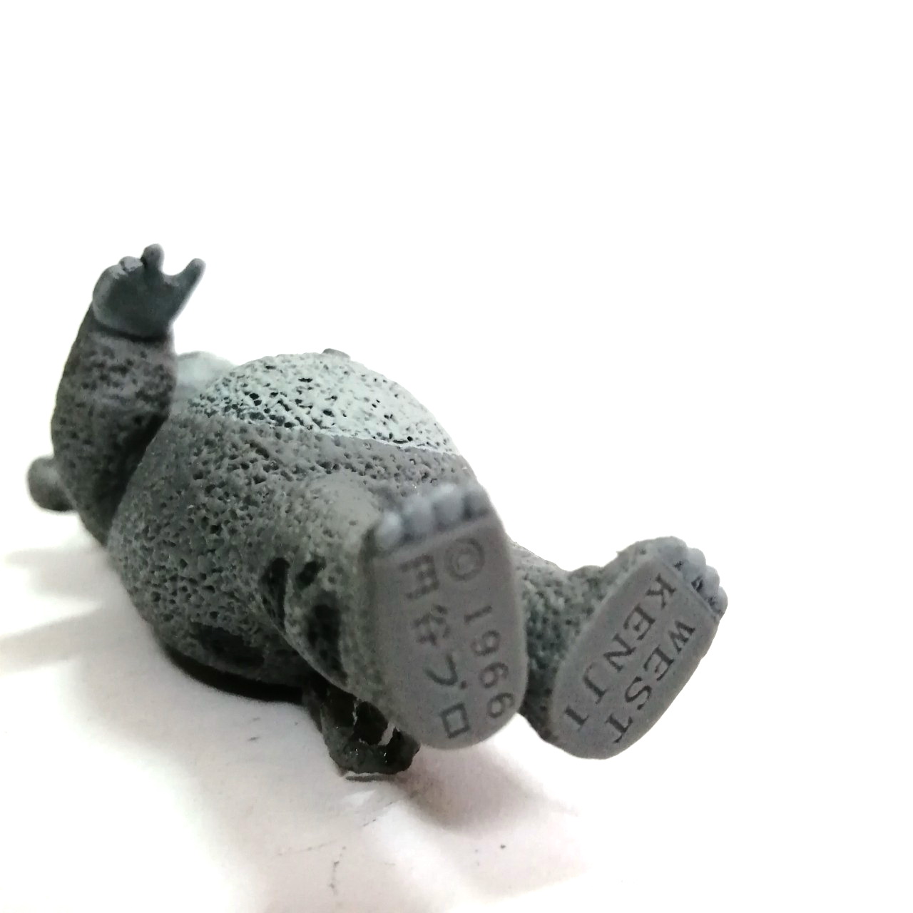 ซอฟ ขนาด3นิ้ว ไคจู บุสก้า (บุสก้าจอมอภินิหาร)รุ่นบุสก้าโบกมือ สีเทา ขนาดตามรูป สภาพดี