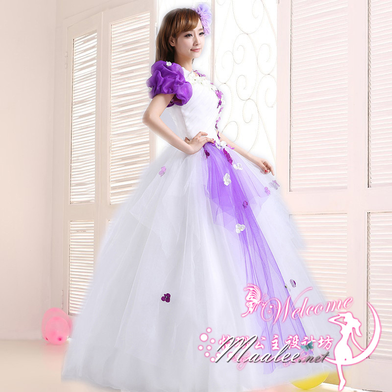 พร้อมเช่า ชุดแฟนซี ชุดราตรียาว สีม่วง เกาะอก ไหล่เฉียง แต่งดอกไม้ สีม่วงขาว กระโปรงพองสวย สไตล์เจ้าหญิง