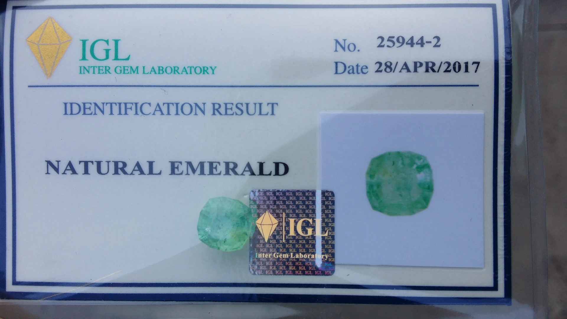 พลอย มรกต โคลัมเบีย Colombian Emerald 2.942 กะรัต (Cts.) พร้อมใบเซอร์ พลอยแท้ อัญมณีมงคลประจําวันเกิด เครื่องประดับพลอย