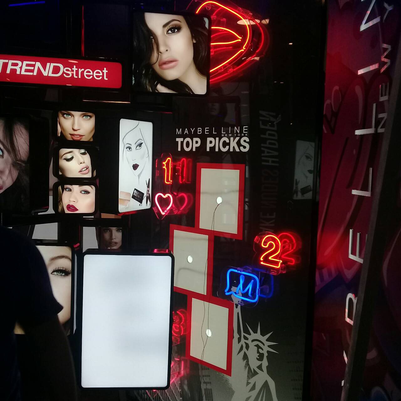 ป้ายไฟนีออนดัด รูปแบบต่างๆ #MAYBLELINE #ไฟสไตล์มินิมอล #ไฟดัดวินเทจ