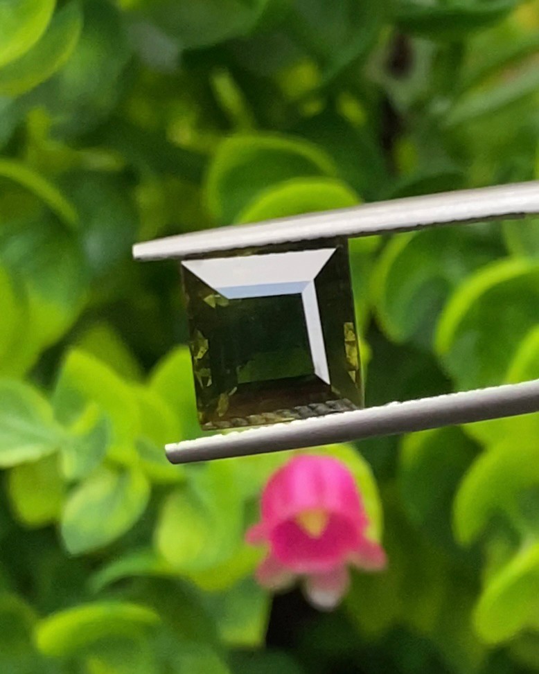 พลอย ไบ คัลเลอร์ แซฟไฟร์ 2 สี Bi-Color Sapphire 5.05 กะรัต (Cts.) พลอยแท้ อัญมณีมงคลประจําวันเกิด เครื่องประดับพลอย