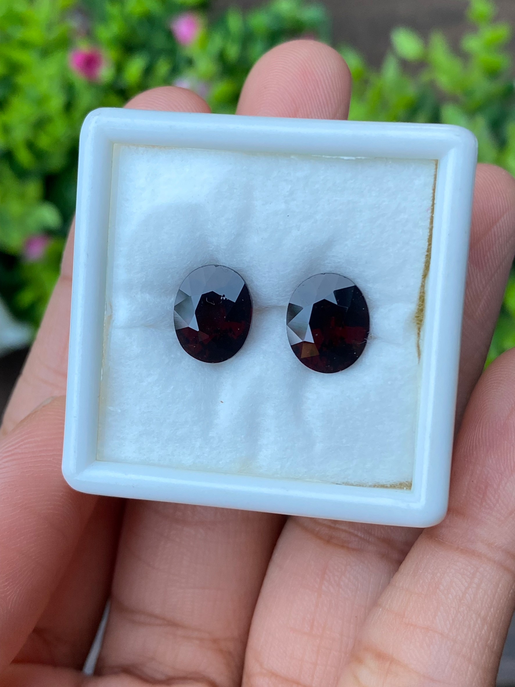 พลอย โรโดไลต์ การ์เน็ท Rhodolite Garnet 8.32 Cts. 2 เม็ด (Pcs.) พลอยแท้ อัญมณีมงคลประจําวันเกิด เครื่องประดับพลอย
