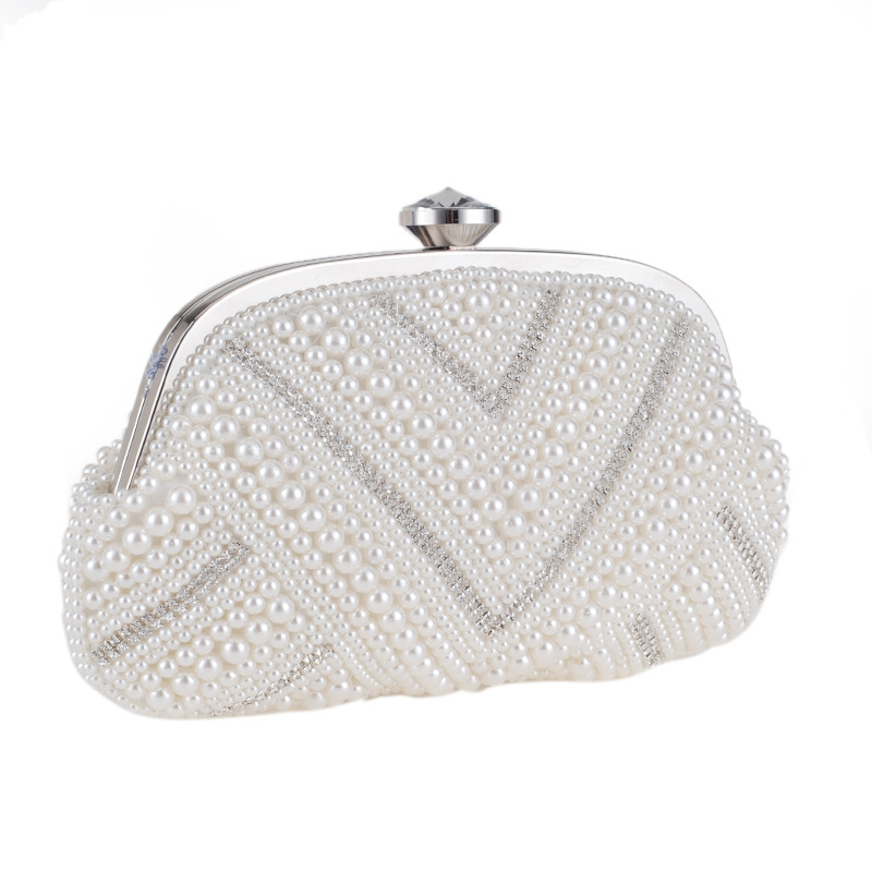 Pre-order กระเป๋าออกงาน Evening Clutch สีขาว แต่งมุกทั้งใบ จุกเปิด/ปิดเพชร สวยหรู พร้อมสายสะพาย