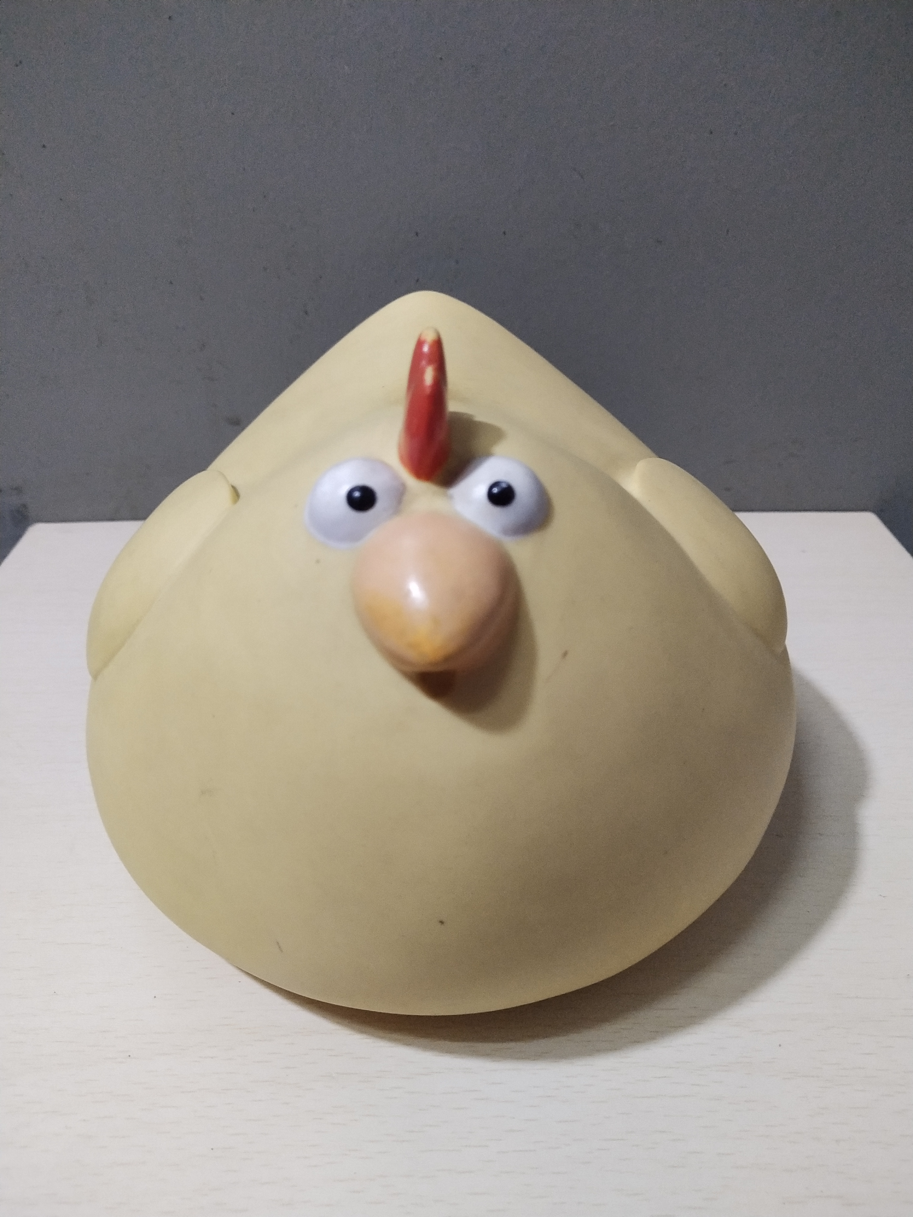 มีหลายภาพ กระปุกออมสินไก่อ้วน สีเหลือง ของสะสมจากธนาคารกสิกรไทย มีรอยเปื้อนบ้างตามภาพ