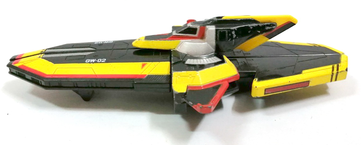 ของเล่น ของสะสม ยาน Guts Wing 2 ยานประจำหน่วย Guts ของอุลตร้าแมน ทีก้า Ultraman TIGA เป็นยานรบหลักลำที่สองของหน่วย ติดตั้งปืนแสงสองกระบอก ตัวนี้เป็นของเล่นชุด DX ปรับสภาพเปลี่ยนรูปแบบยานได้ ด้วยการพับปีกและปีกซ่อนชิ้นเล็ก และสามารถเปิดส่วนหน้าของยาน เป็นป