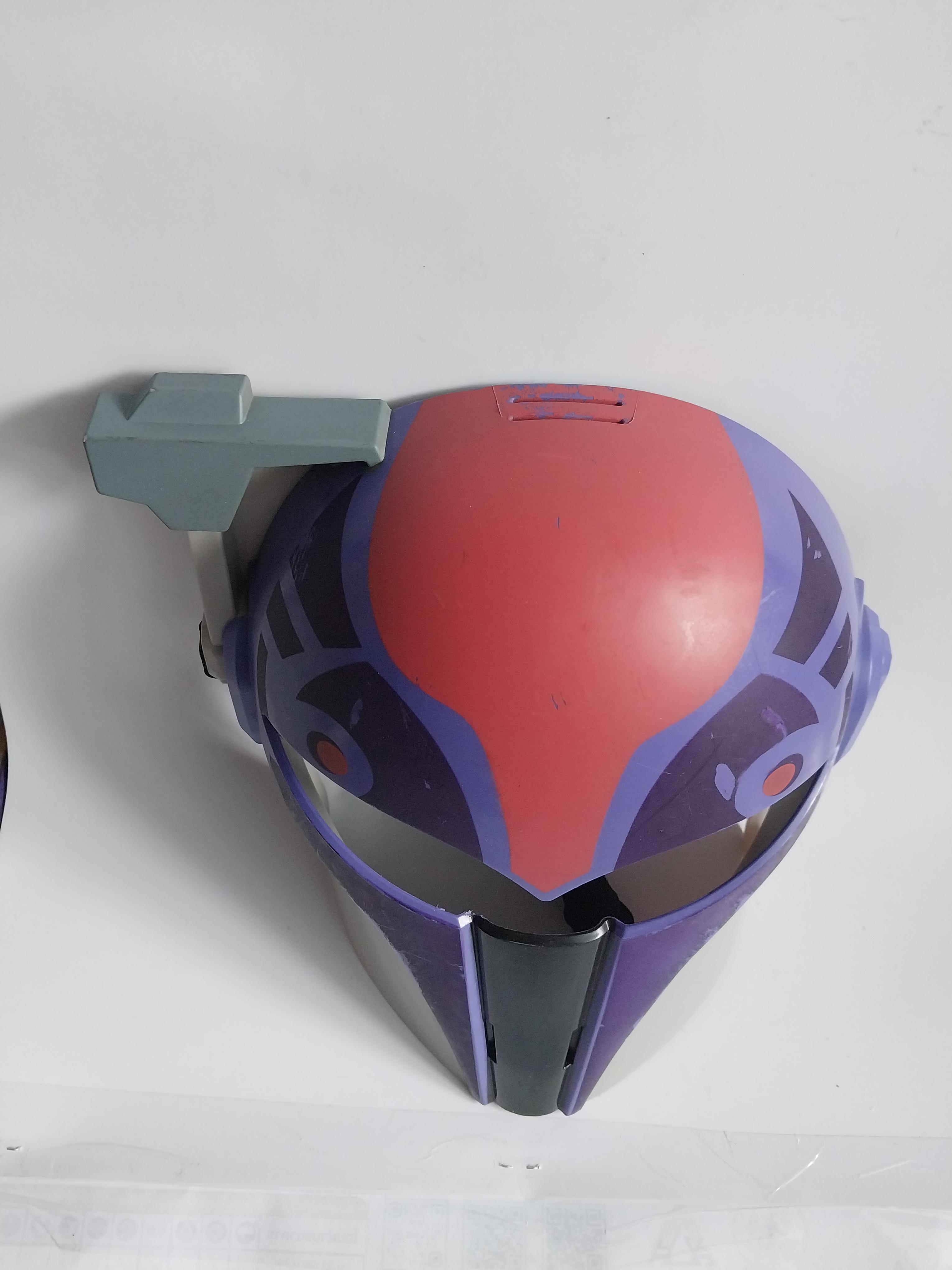 มีหลายภาพของสะสม Star Wars Sabin Wren ชิ้นงานพลาสติกหนาของแท้มีปั๊ม