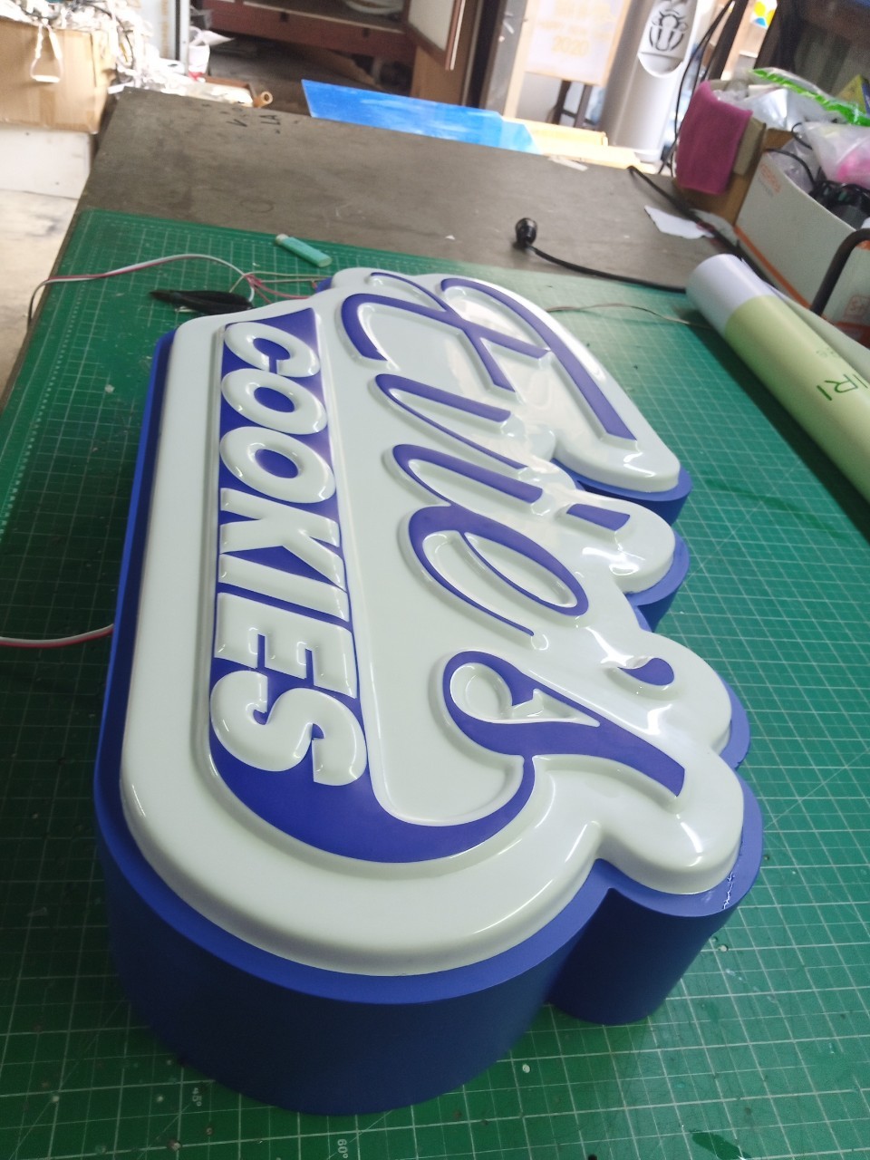 ป้ายอักษรไฟปั้มนูน