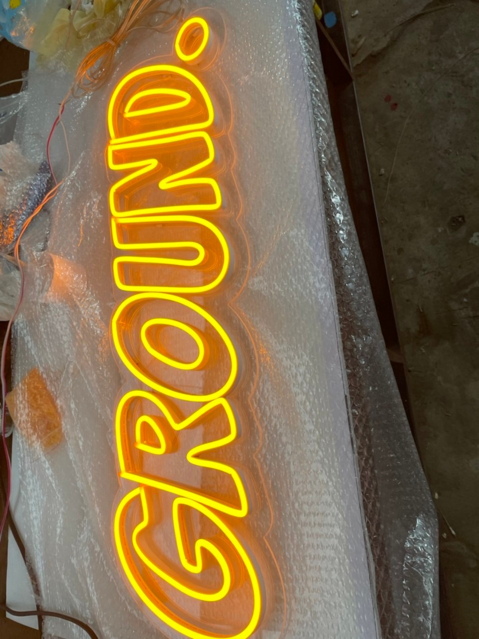 ไฟนีออน เฟค