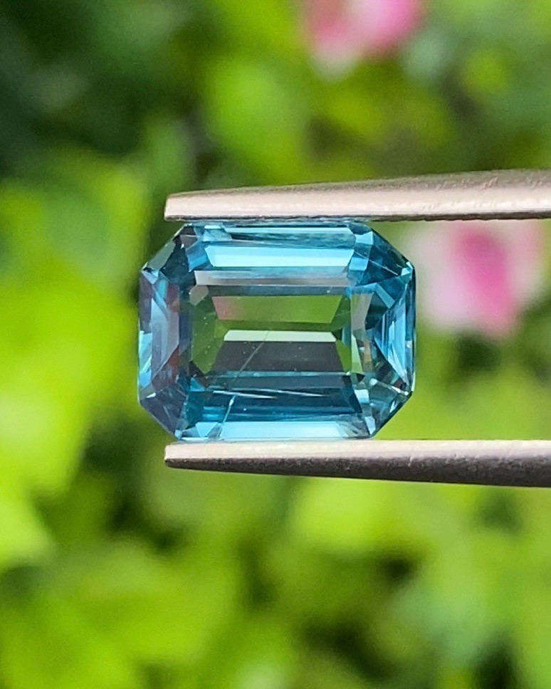 พลอย เพทาย (Zircon) 3.25 กะรัต (Cts.) พลอยแท้ อัญมณีมงคลประจําวันเกิด เครื่องประดับพลอย