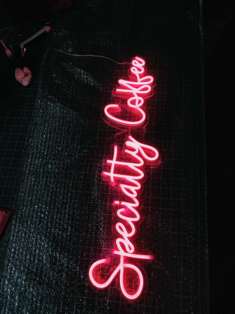 ป้ายไฟนีออยดัด LED - Specitty Collee