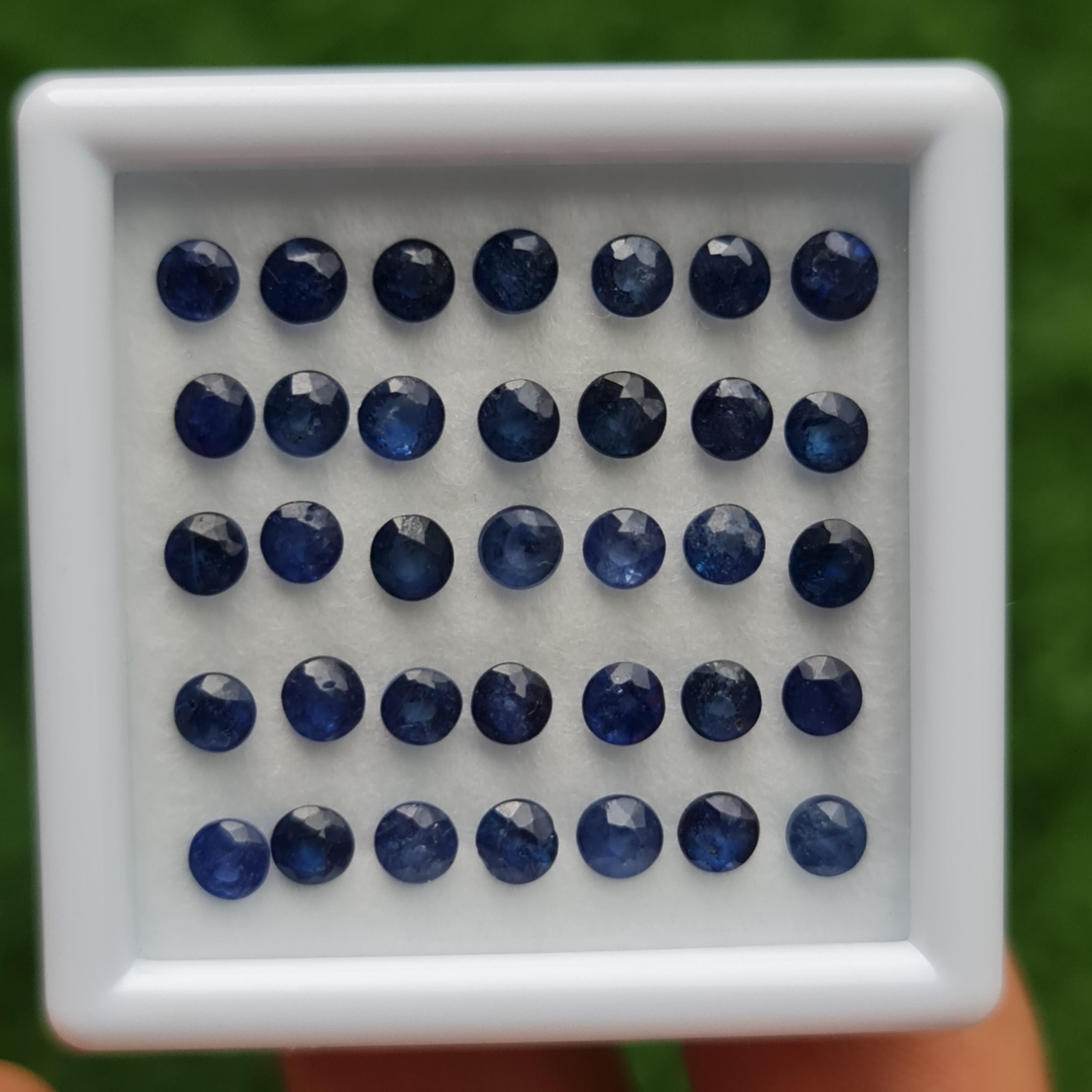 พลอย ไพลิน blue sapphire 12.00 กะรัต (Cts.) 35 เม็ด (pcs.) พลอยแท้ อัญมณีมงคลประจําวันเกิด เครื่องประดับพลอย