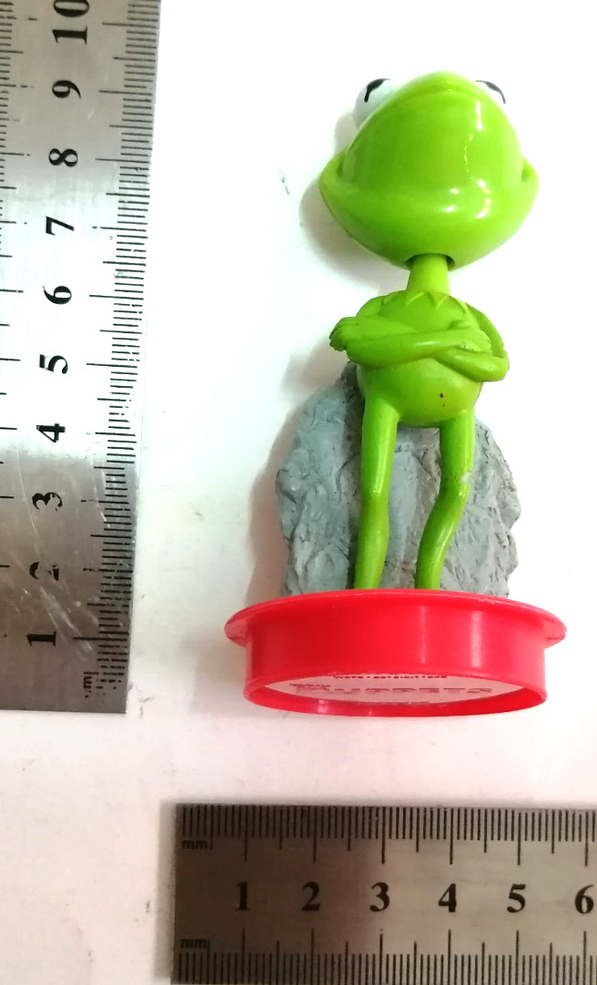 ของสะสม ท๊อปเปอร์กบเคอร์มิท Kermit the Frog จากหุ่นมหาสนุก ( the muppets show) ตัวนี้เป็นรุ่นใหม่ ของดีสนีย์ Disney ขนาดสูง10 ซม. รวมฐานท๊อปเปอร์ เก่าเก็บสะสม
