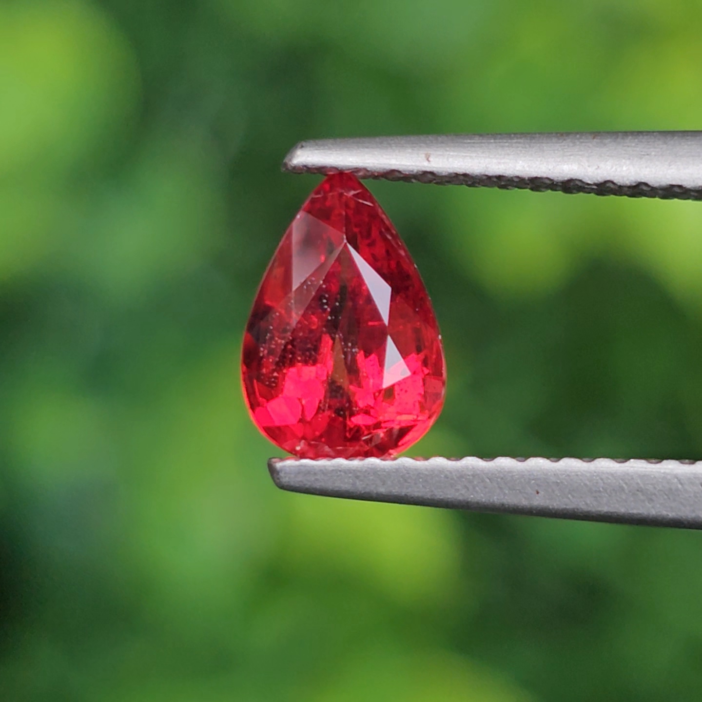 พลอย ทับทิม ซองเจีย Songea Ruby Sapphire 1.01 กะรัต (Cts.) พลอยแท้ อัญมณีมงคลประจําวันเกิด เครื่องประดับพลอย