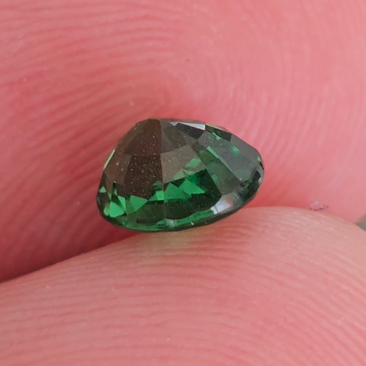พลอย ซาโวไรท์ Tsavorite Garnet 1.26 กะรัต (Cts.) ดิบ Unheated พร้อมใบเซอร์ อัญมณีมงคลประจําวันเกิด เครื่องประดับพลอย