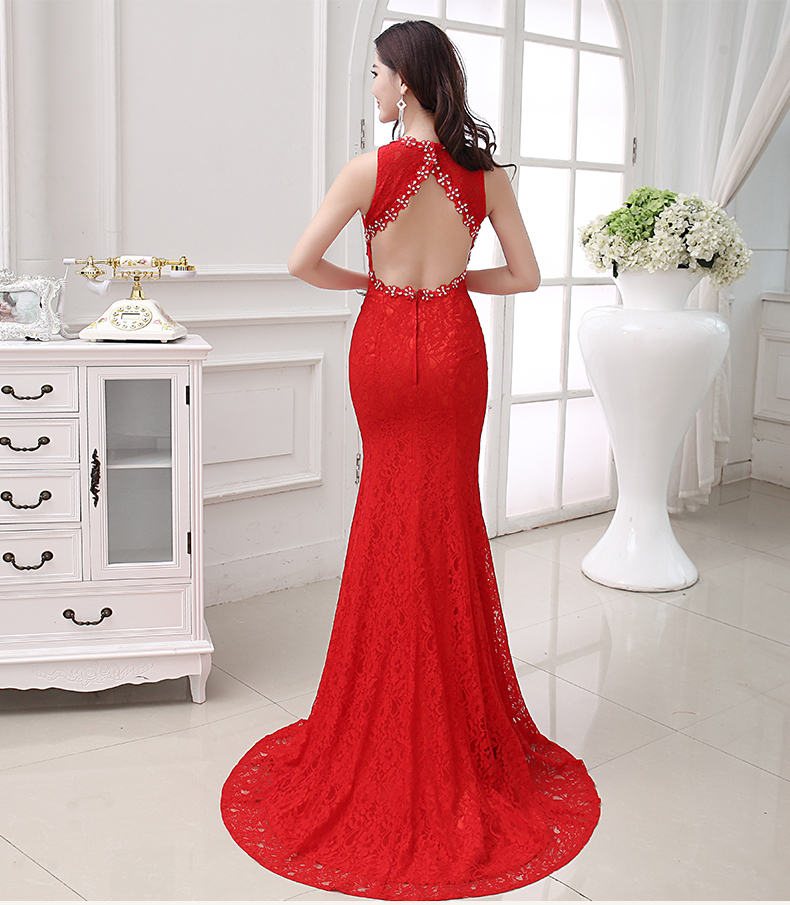 Pre-order ชุดราตรียาว สีแดง แขนกุด คอวี ลึก แต่งเพรชช่วงอก ผ้าลูกไม้ทั้งชุด เว้าหลัง เซ็กซี่ ทรงหางปลา ซิปหลัง