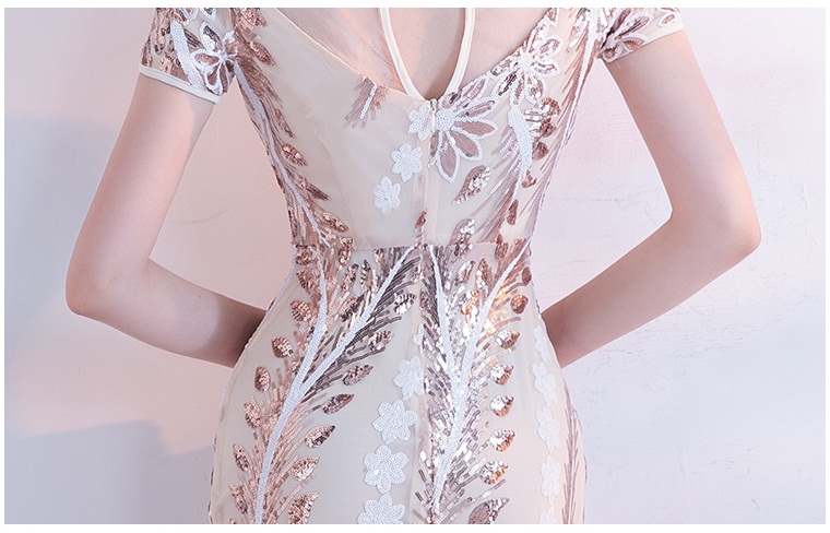 ชุดราตรียาวแขนสั้นทรงหางปลา สีครีมแชมเปญ แต่งเลื่อมลายดอกไม้(ซิปหลัง)
