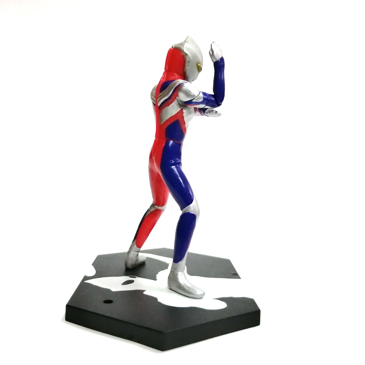 กาชาปอง ดิจิตอลเกรด ขยับแขนได้ อุลตร้าแมนทีก้า ขนาด 3 นิ้ว แขนมีข้อต่อ ขยับเปลี่ยนท่าได้ ***ตำหนิที่ฐาน