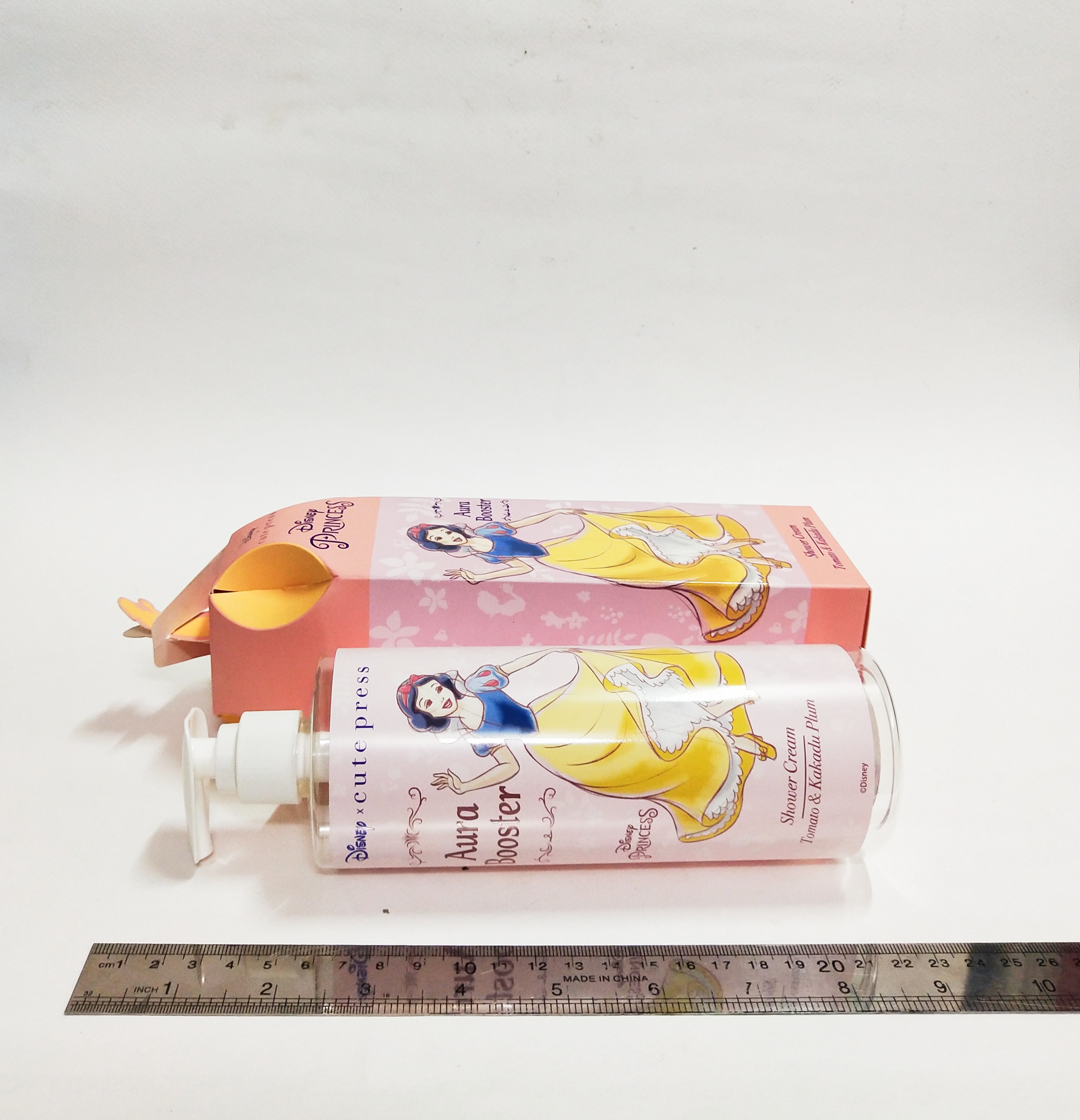 แพ็คเกจสะสม กล่องและขวดเปล่าสบู่เหลว ลาย เจ้าหญิงดิสนีย์ สโนไวท์ เป็นงานลายเส้นการ์ตูน ***ขวดสบู่เทสบู่ออก ไม่ล้าง บริเวณด้านบนที่เปิดกล่องกระดาษ จะมีรอยพับจากการเปิด-ปิด กล่อง ขนาดตามภาพ