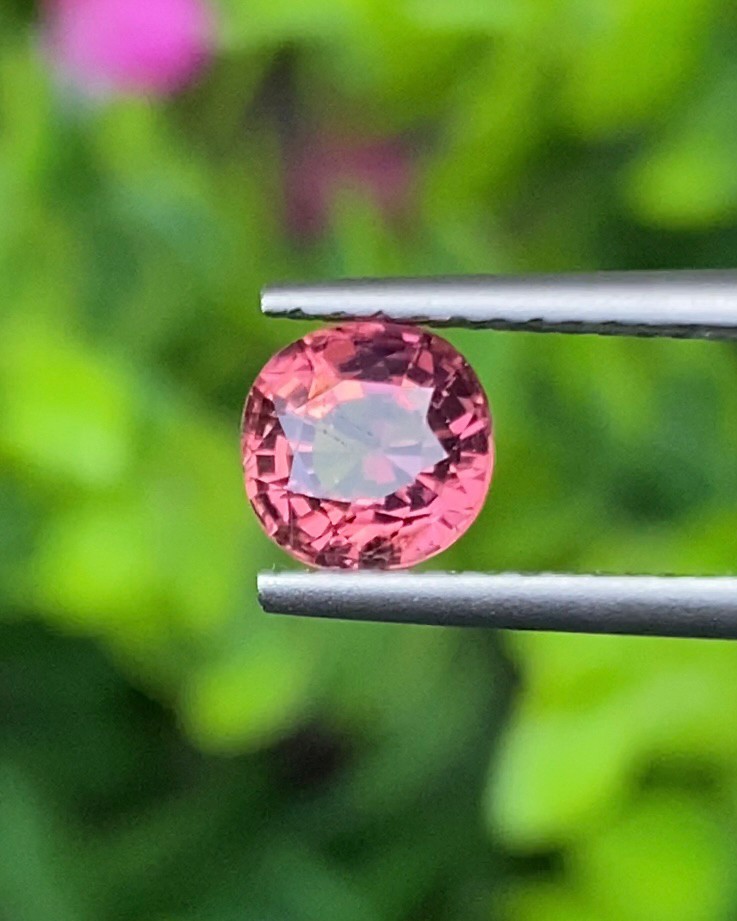 พลอย ทัวร์มาลีน Tourmaline 0.90 กะรัต (Cts.) พลอยแท้ อัญมณีมงคลประจําวันเกิด เครื่องประดับพลอย