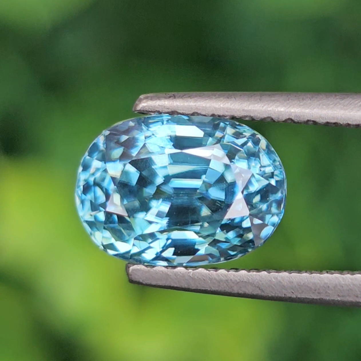 พลอย เพทาย (Zircon) 3.33 กะรัต (Cts.) พลอยแท้ อัญมณีมงคลประจําวันเกิด เครื่องประดับพลอย