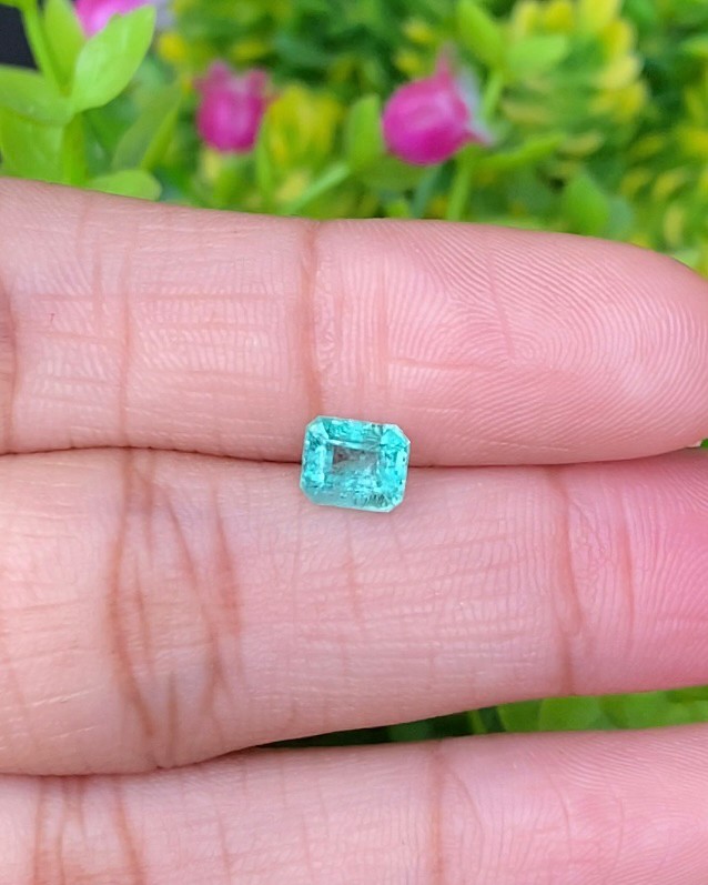 พลอย มรกต Natural Emerald แซมเบีย 0.87 กะรัต (Cts.) พลอยแท้ อัญมณีมงคลประจําวันเกิด เครื่องประดับพลอย