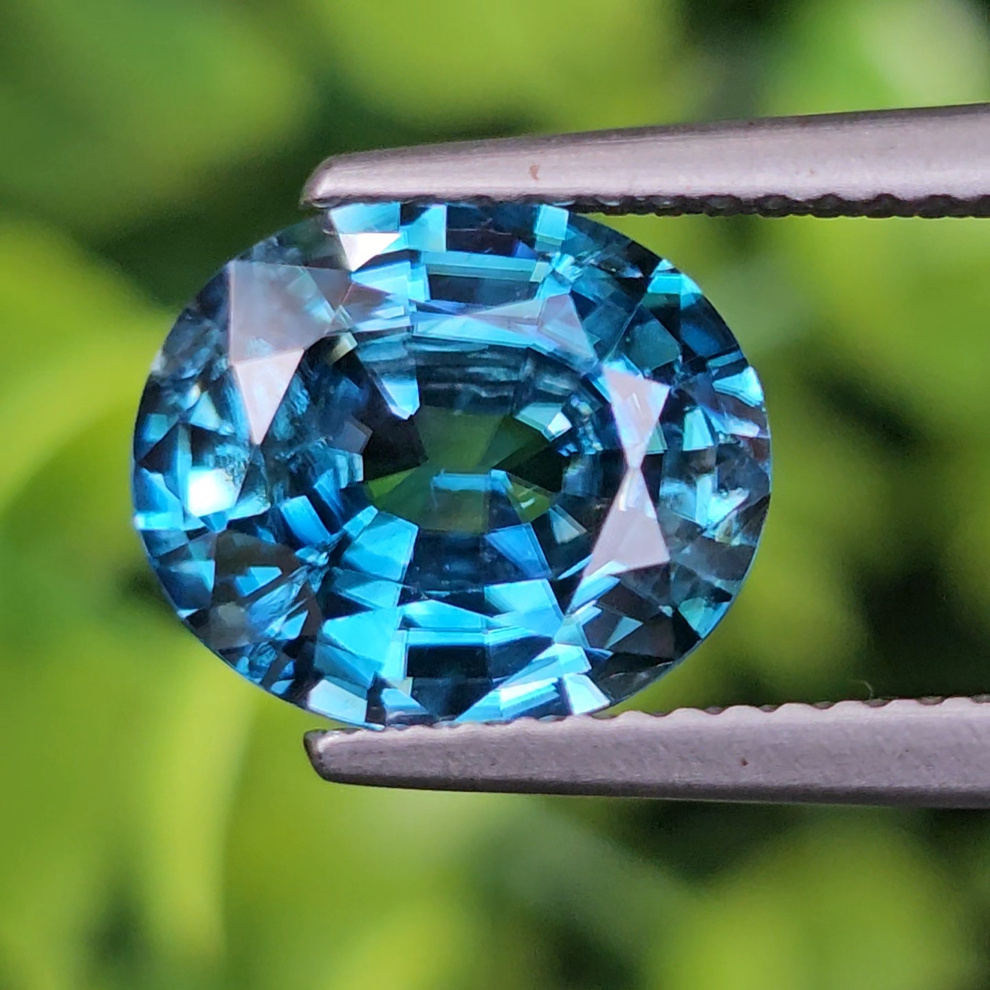 พลอย เพทาย (Zircon) 4.23 กะรัต (Cts.) พลอยแท้ อัญมณีมงคลประจําวันเกิด เครื่องประดับพลอย
