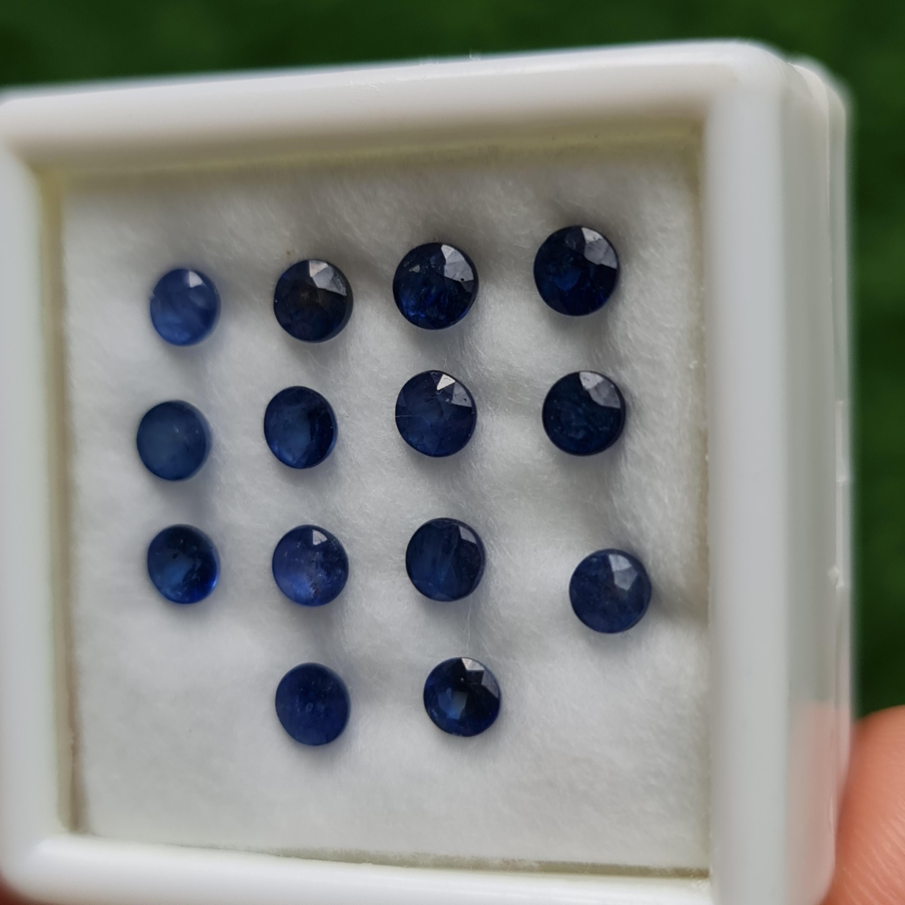 พลอย ไพลิน blue sapphire 4.52 กะรัต (Cts.) 14 เม็ด (pcs.) พลอยแท้ อัญมณีมงคลประจําวันเกิด เครื่องประดับพลอย