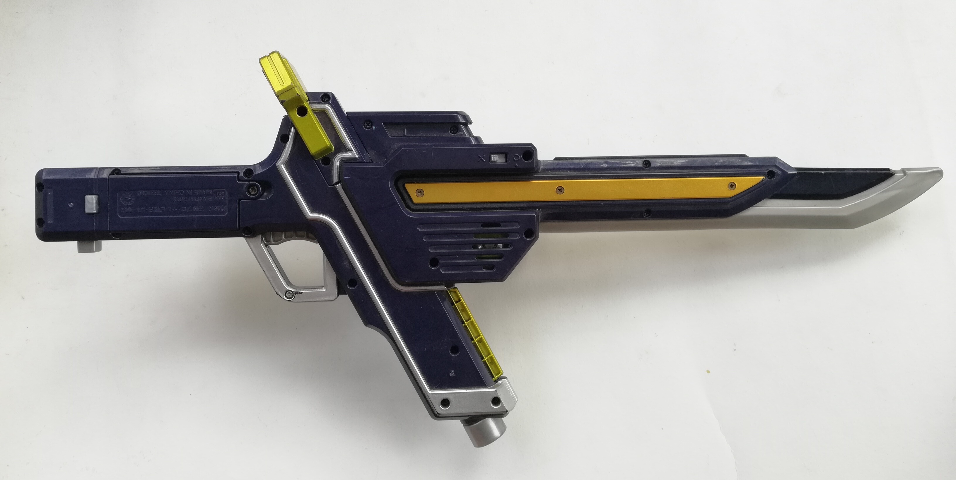 ดาบ-ปืน มุโซเซเบอร์ ปืนดาบของไรเดอรไกมุ สามารถเล่นกับล็อกซี๊ด ผลไม้ไกมุได้ทุกลูก แถมพายแอปเปิ้ล ล็อกซี๊ด 1ลูก **ใส่ถ่านแล้ว เล่นได้ปกติ มีเสียง สินค้ามีตำหนิโปรดตรวจสอบทุกภาพ