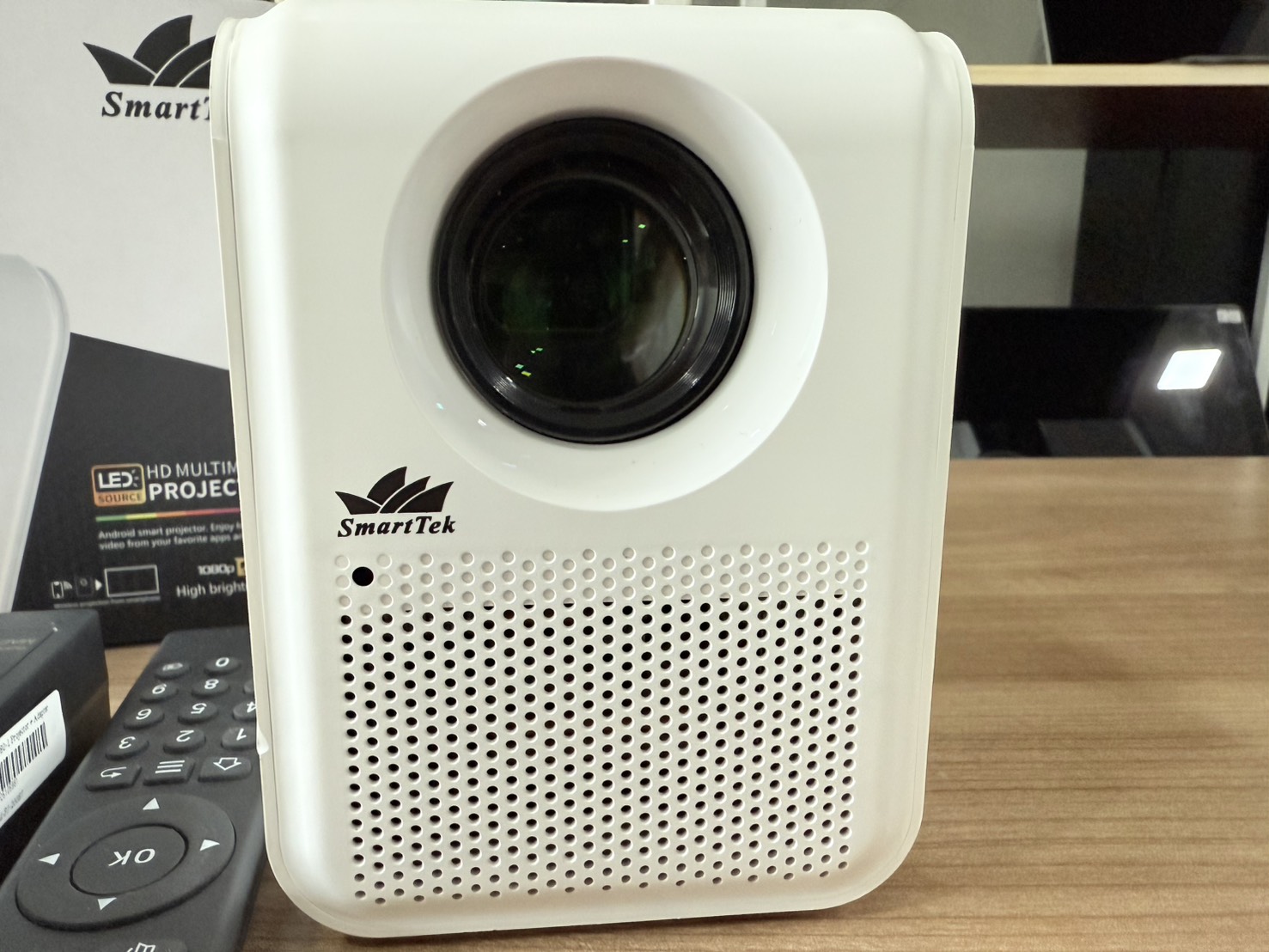 Projector 1920Px1080P (แท้) SmartTek CSCMP-1080-1 Projector + Adapter