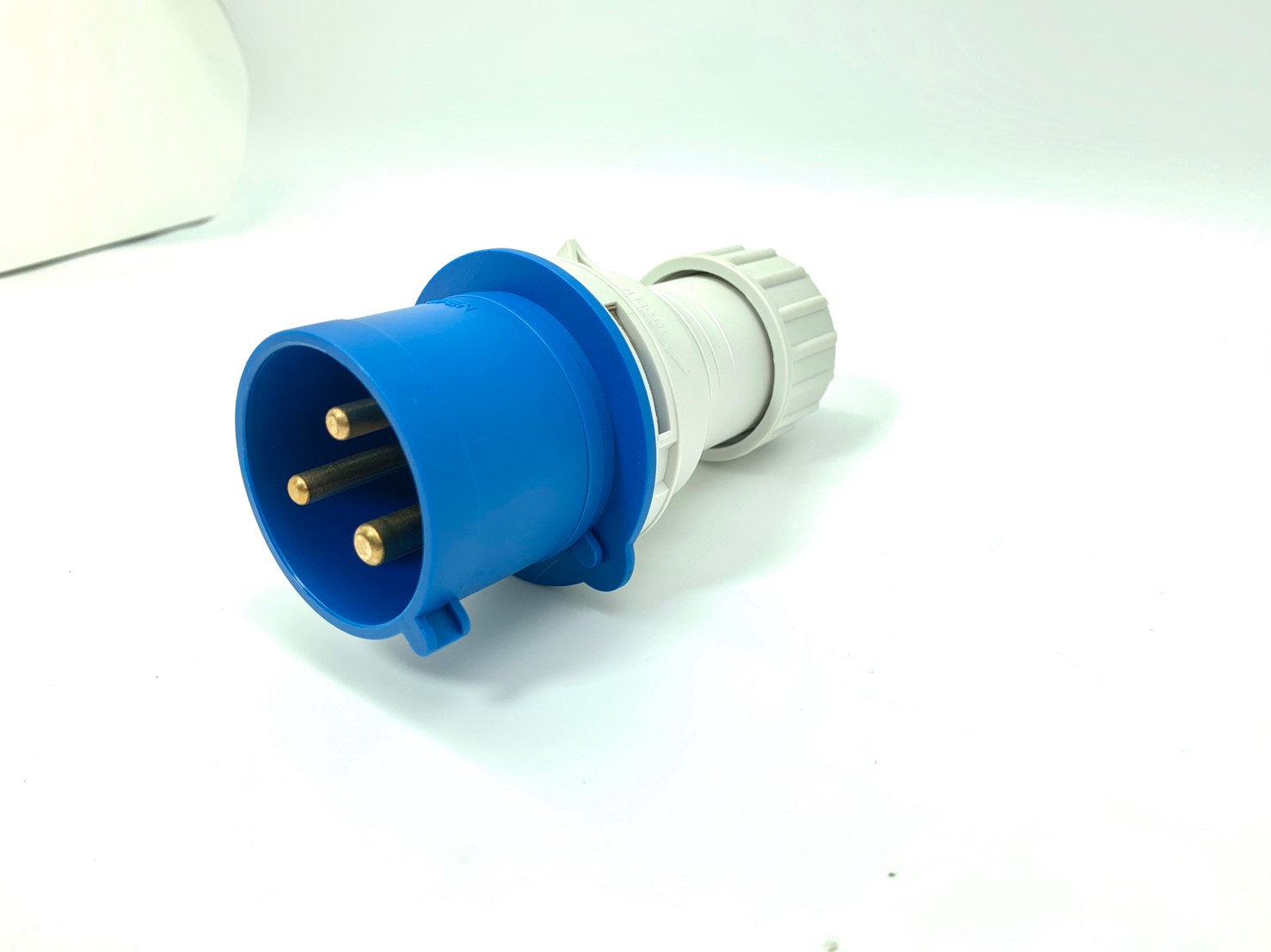 ปลั๊กตัวผู้กลางทางกันน้ำ (2P+E) 32A IP67 230V