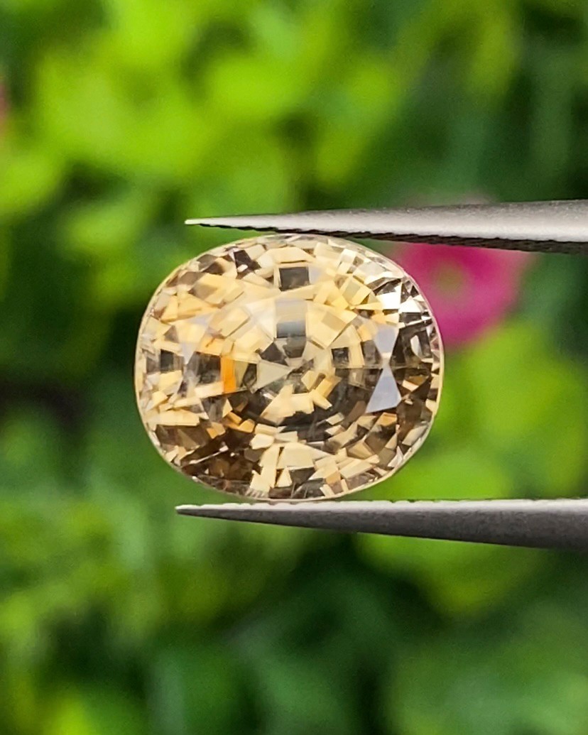 พลอย เพทาย Natural Zircon 6.55 กะรัต (Cts.) พลอยแท้ อัญมณีมงคลประจําวันเกิด เครื่องประดับพลอย