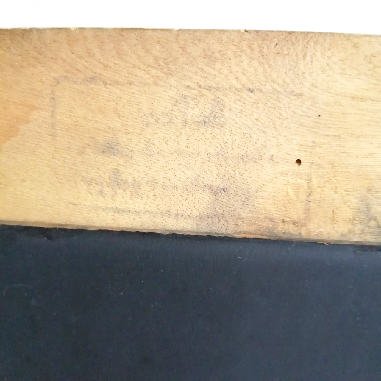 กระดาษชนวน รุ่นเก่า ขอบไม้ มีลายน้ำตัวปั๊ม ตัวกระดานทำจากหินชนวน ของเก่าเก็บ เก่าตามสภาพ ไม่มีดินสอหิน