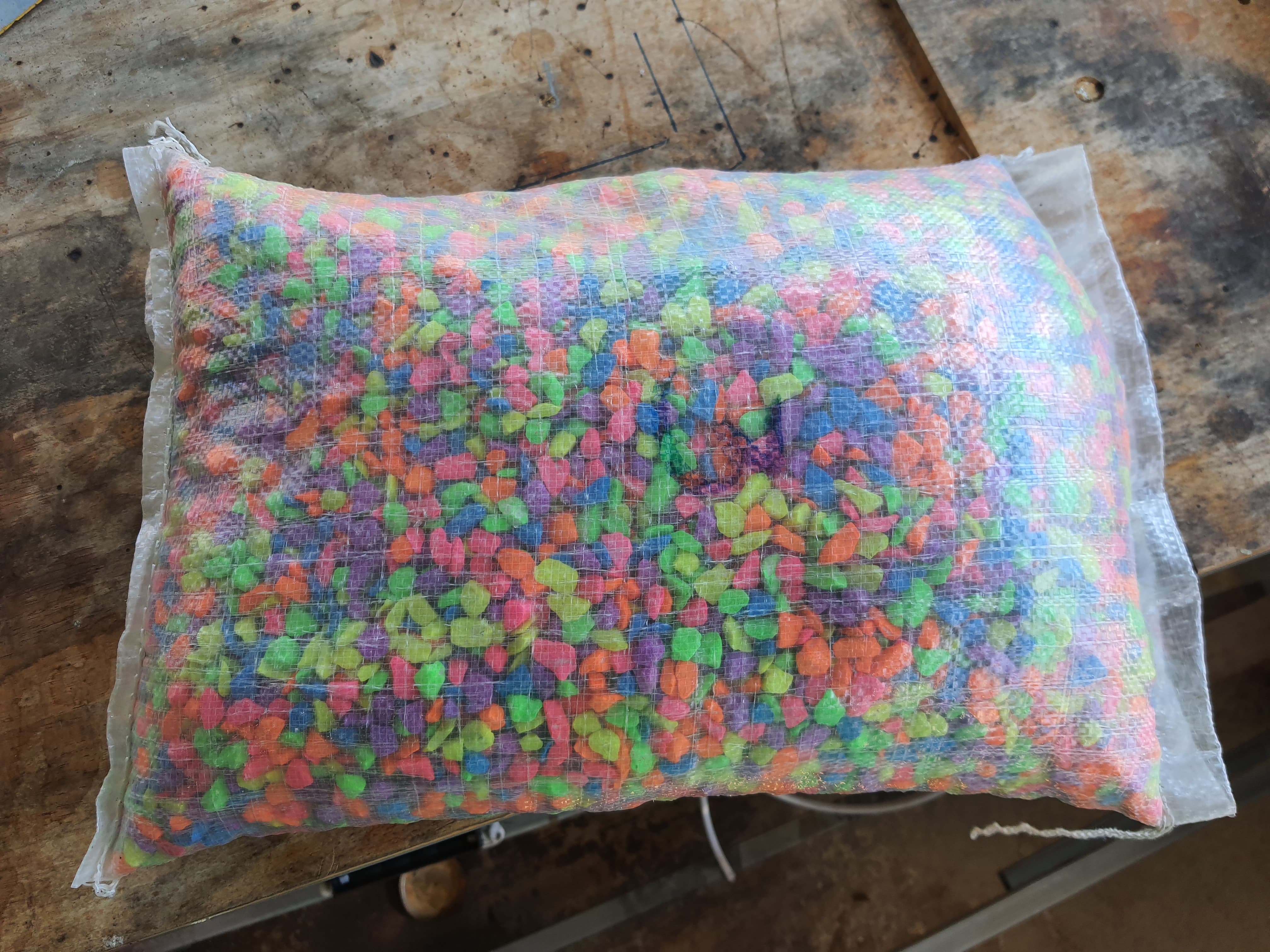 หินตกแต่งโหลปลา 1 กิโลกรัม คละสี เบอร์ 3