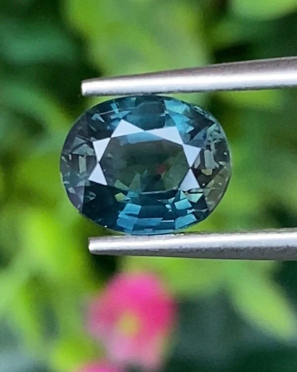 พลอย เขียวส่อง Green Sapphire 2.36 กะรัต (Cts.) เผาเก่า พลอยแท้ อัญมณีมงคลประจําวันเกิด เครื่องประดับพลอย