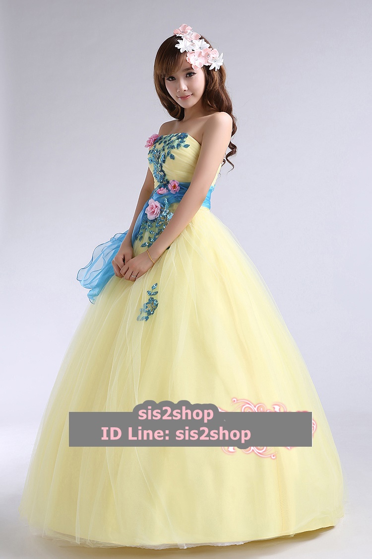 พร้อมเช่า ชุดแฟนซี ชุดราตรี สีเหลืองอ่อน ตกแต่งช่อกุหลาบ และระบายผ้าแก้วสีฟ้า สวยหวาน