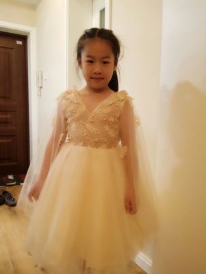 Pre-order ชุดราตรีเด็ก แขนกุด แต่งขนนกช่วงบน กระโปรงตาข่าย เชือกผูกหลัง น่ารักมาก