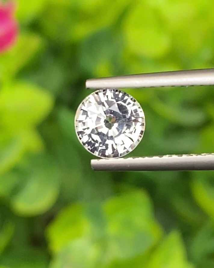 พลอย ไวท์ แซฟไฟร์ (White/Colorless Sapphire) 1.21 กะรัต Cts. ดิบ Unheated พร้อมใบเซอร์ (พลอยฝากขาย) พลอยแท้ อัญมณีมงคลประจําวันเกิด เครื่องประดับพลอย