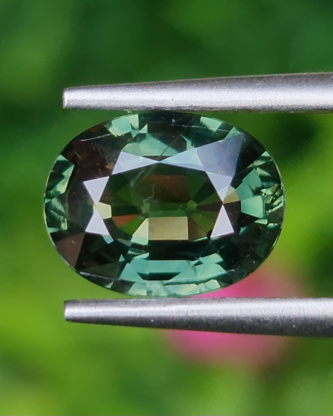 พลอย เขียวส่อง Green Sapphire 2.26 กะรัต (Cts.) เผาเก่า พลอยแท้ อัญมณีมงคลประจําวันเกิด เครื่องประดับพลอย