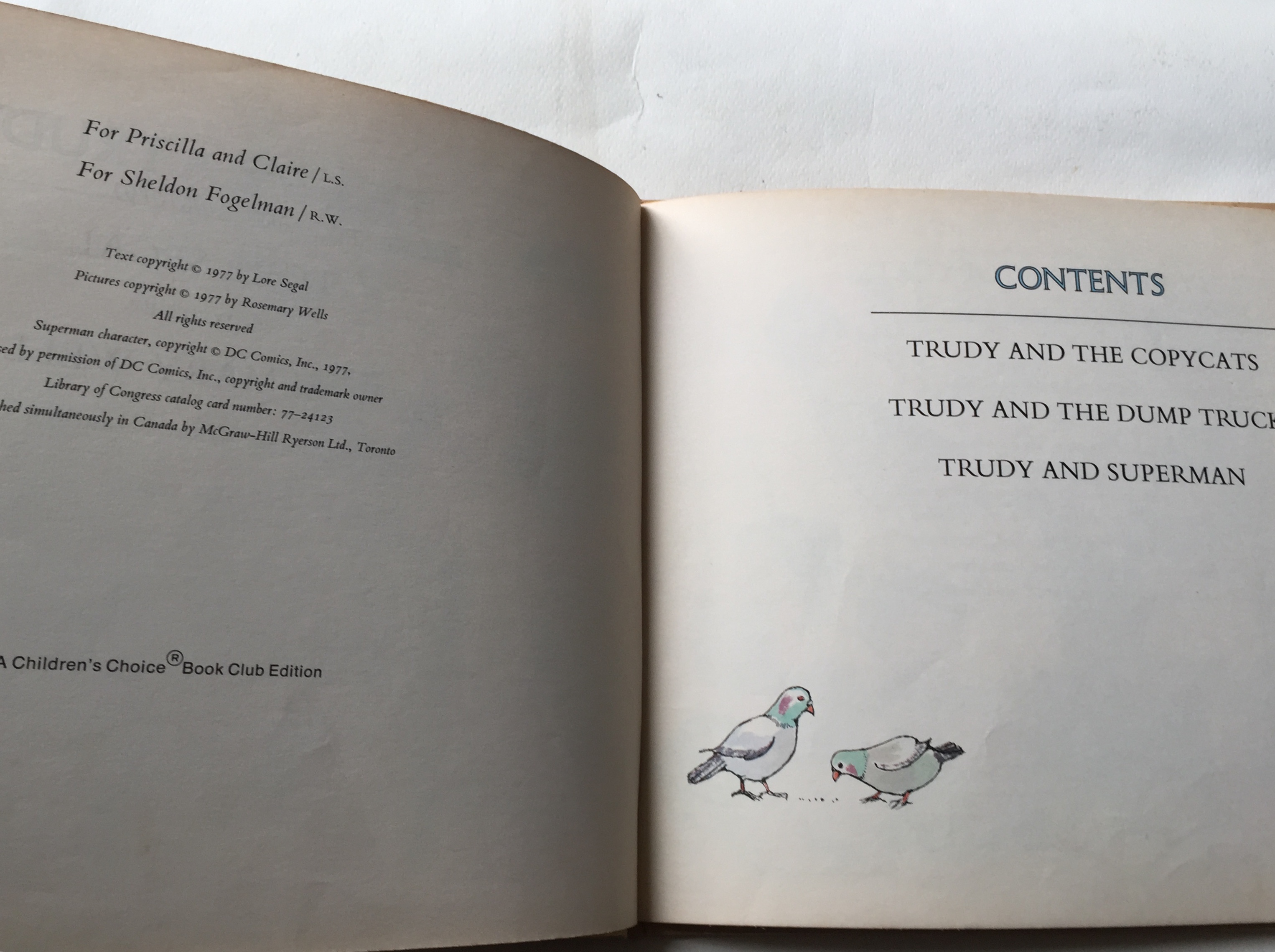 หนังสือภาพวาดสวยปกแข็ง ฉบับภาษาอังกฤษ, ** มีตำหนิตามภาพ, มีรอยเขียนชื่อ belong to Art Singtoroj, TELL ME A TRUDY โดย LORE SEGAL ภาพโดย ROSEMARY WELLS, ปีที่พิมพ์ 1977